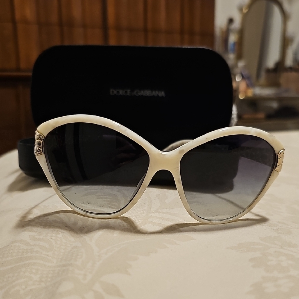 NWOT Dolce & Gabbana Italian Made White Marble Silver Arm Sunglasses Style 4130